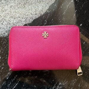 Fuschia Tory Burch wallet